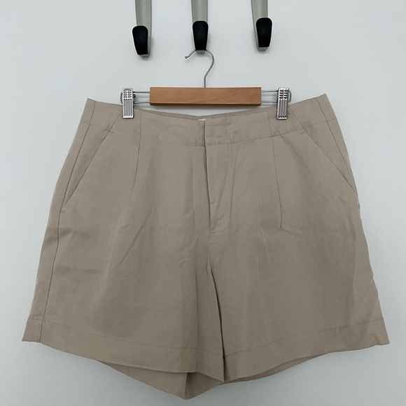 NWOT Gap 5” Soft Suit Shorts - Picture 2 of 11